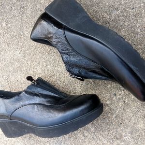 Munro American Black Zip Up Shoes Leather 7.5M